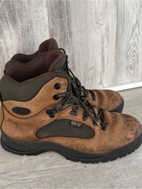 VASQUE Skywalk Hiking Hunting Boots Goretex Mens 12 Brown Leather Nature Outdoor